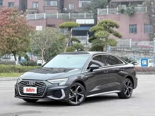 2023 Audi A3 35 TFSI IV (8Y), серебристый, 1980000 рублей, вид 2