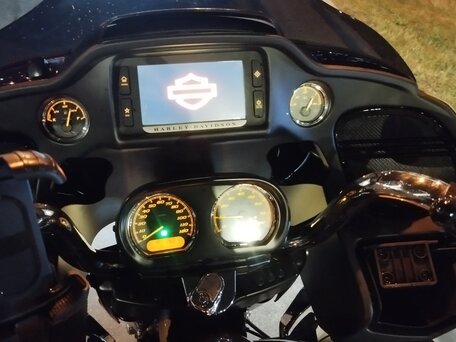 2017 Harley-Davidson Road Glide, золотистый, 1350000 рублей, вид 5