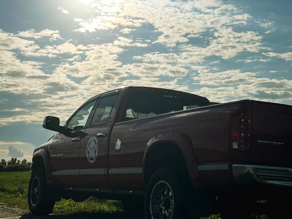 2005 Dodge RAM III (DR/DH), красный, 2650000 рублей - вид 8