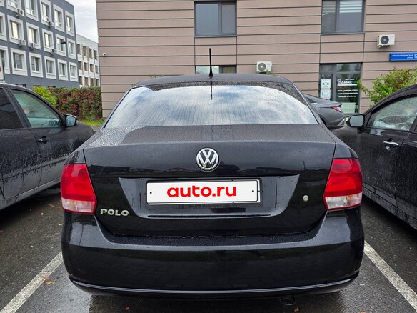 2013 Volkswagen Polo V, чёрный, 940000 рублей - вид 4