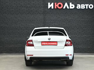 2018 Skoda Octavia III (A7) Рестайлинг, белый, 1440000 рублей, вид 5
