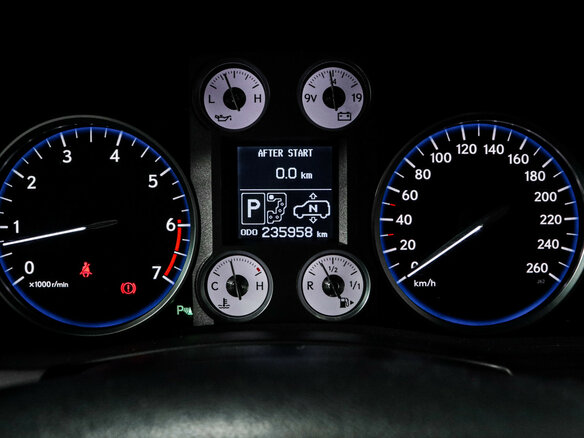 2010 Lexus LX 570 III, серебристый - вид 10