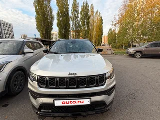 2024 Jeep Compass II Рестайлинг, серебристый, 2250000 рублей, вид 1