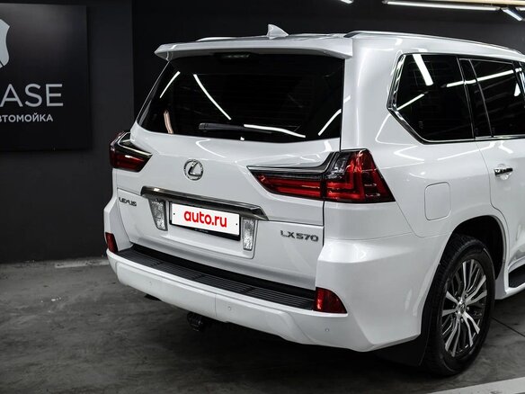 2016 Lexus LX 570 III Рестайлинг 2, белый, 7850000 рублей - вид 5