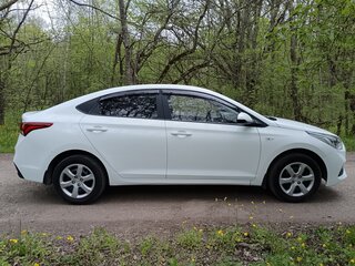 2017 Hyundai Solaris II, белый, 980000 рублей, вид 4