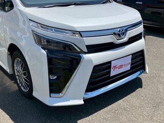 2021 Toyota Voxy III (R80) Рестайлинг, белый, 2250000 рублей, вид 4