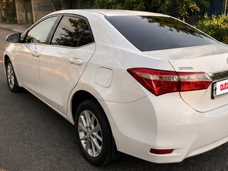 2014 Toyota Corolla XI (E160, E170, E180), белый, 1299990 рублей, вид 5