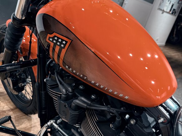 2021 Harley-Davidson Street Bob, оранжевый, 1699000 рублей - вид 15