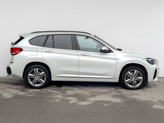 2022 BMW X1 20i xDrive II (F48) Рестайлинг, белый, 4000000 рублей, вид 4