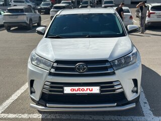 2019 Toyota Highlander III (XU50) Рестайлинг, белый, 3700000 рублей, вид 3