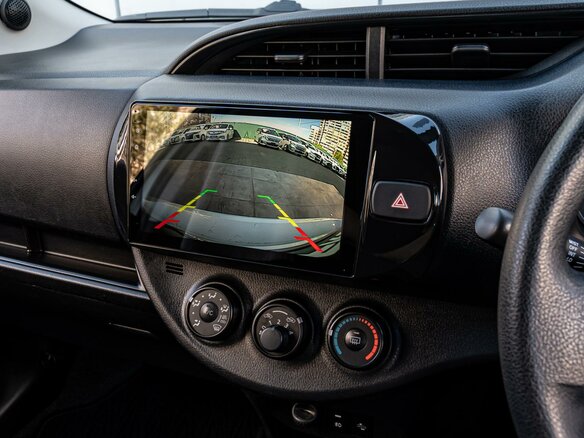2017 Toyota Vitz III (XP130) Рестайлинг 2, серый, 990000 рублей - вид 11