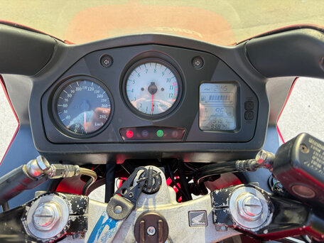 1999 Honda VFR 800, красный, 300000 рублей, вид 2