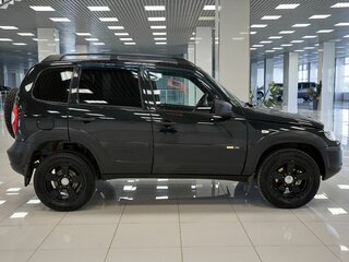 2018 Chevrolet Niva I Рестайлинг, чёрный, 636000 рублей, вид 5