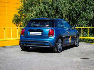 2021 Mini Hatch Cooper III (F55/F56) Рестайлинг 2, синий, 2799000 рублей, вид 4