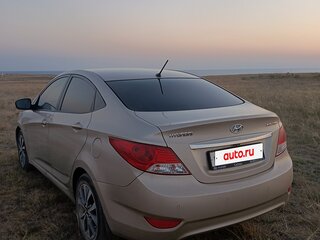 2013 Hyundai Solaris I, бежевый, 955000 рублей, вид 4