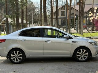 2016 Kia Rio III Рестайлинг, серебристый, 1160000 рублей, вид 4