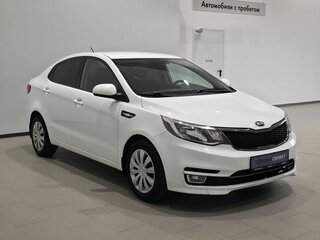 2017 Kia Rio III Рестайлинг, белый, 940000 рублей, вид 3