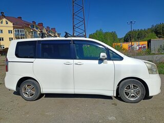 2008 Toyota Noah II (R70), белый, 1680000 рублей, вид 4