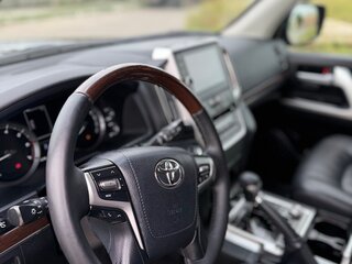 2015 Toyota Land Cruiser 200 Series Рестайлинг 2, чёрный, 4600000 рублей, вид 4