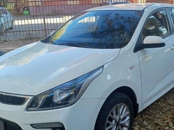 2018 Kia Rio IV, белый, 1250000 рублей - вид 1