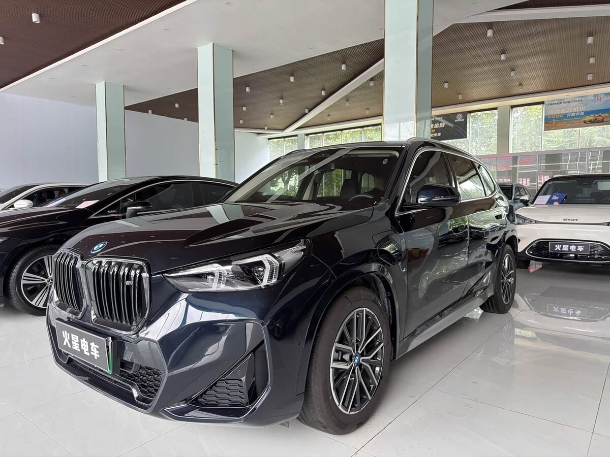 Открыть фотографии: BMW iX1