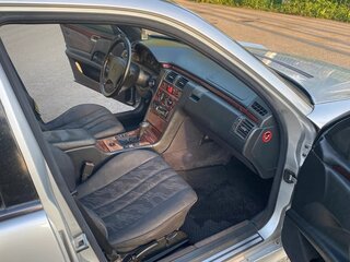 1995 Mercedes-Benz E-Класс 230 II (W210, S210), серебристый, 550000 рублей, вид 5