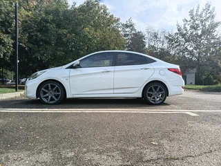 2011 Hyundai Solaris I, белый, 759000 рублей, вид 4