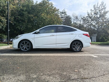 2011 Hyundai Solaris I, белый, 759000 рублей, вид 4