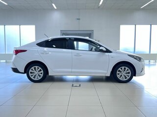 2021 Hyundai Solaris II Рестайлинг, белый, 1694000 рублей, вид 4