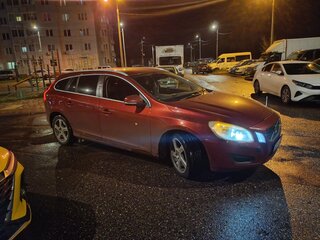 2013 Volvo V60 I, красный, 950000 рублей, вид 1