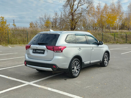 2018 Mitsubishi Outlander III Рестайлинг 2, серебристый, 1570000 рублей, вид 5
