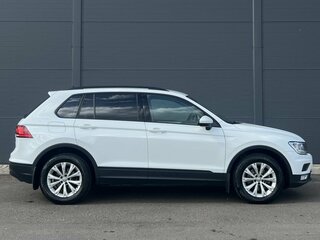 2017 Volkswagen Tiguan II, белый, 1825000 рублей, вид 4