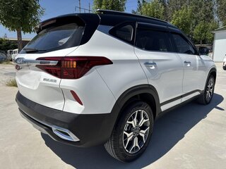 2022 Kia KX3, белый, 1850000 рублей, вид 5