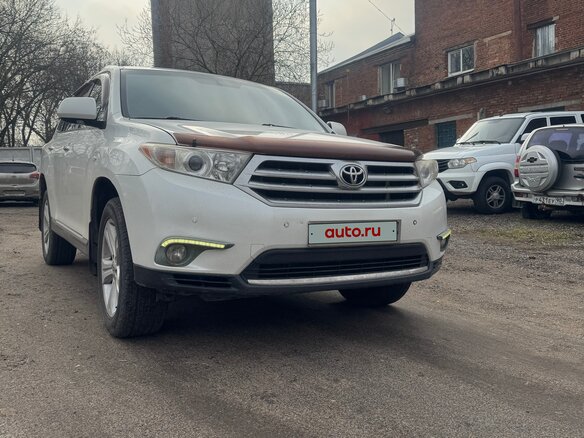 2011 Toyota Highlander II (XU40) Рестайлинг, белый, 1750000 рублей