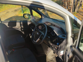 2020 Toyota Voxy III (R80) Рестайлинг, серебристый, 2620000 рублей, вид 5