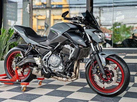 2018 Kawasaki Z 650, серый, 640000 рублей, вид 1