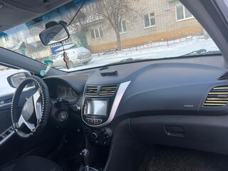 2011 Hyundai Solaris I, серебристый, 750000 рублей, вид 5