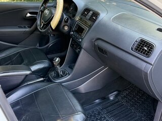 2015 Volkswagen Polo V Рестайлинг, белый, 850000 рублей, вид 5