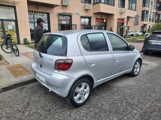 2002 Toyota Yaris I, серебристый, 160000 рублей, вид 3