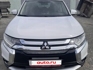 2016 Mitsubishi Outlander III Рестайлинг 2, белый, 1850000 рублей, вид 3