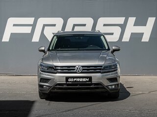 2017 Volkswagen Tiguan II, серебристый, 2399000 рублей, вид 3