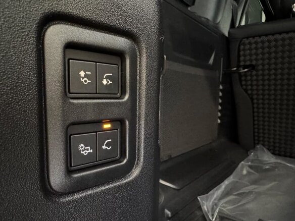 2026 Land Rover Defender 110 II, чёрный - вид 18