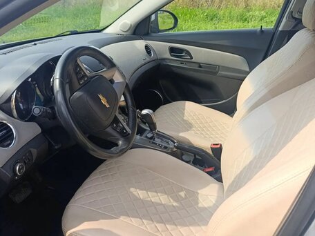 2013 Chevrolet Cruze I Рестайлинг, серебристый, 700000 рублей, вид 5