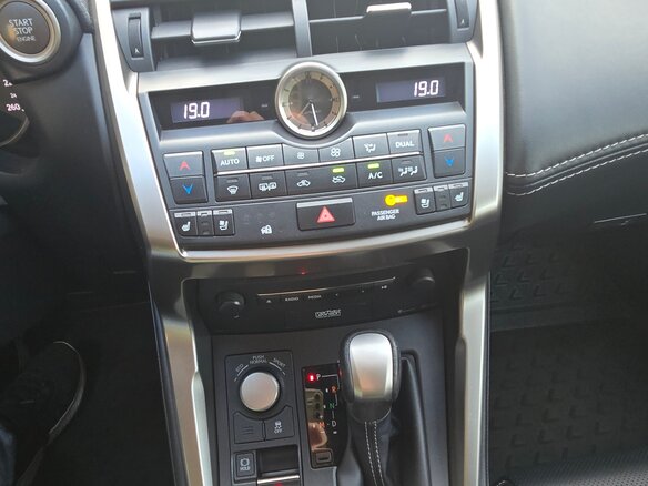 2016 Lexus NX 200t I, бежевый, 2588000 рублей - вид 9