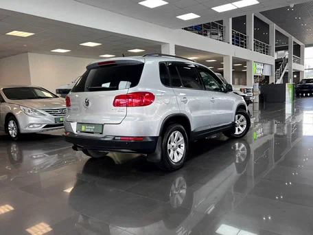 2013 Volkswagen Tiguan I Рестайлинг, серебристый, 1395000 рублей, вид 2