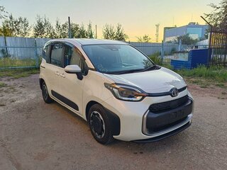 2023 Toyota Sienta III, белый, 1450000 рублей, вид 2