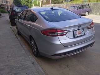 2017 Ford Fusion (North America) II Рестайлинг, серебристый, 1300000 рублей, вид 4