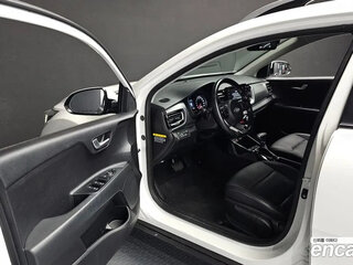 2020 Kia Stonic I, белый, 1170000 рублей, вид 5