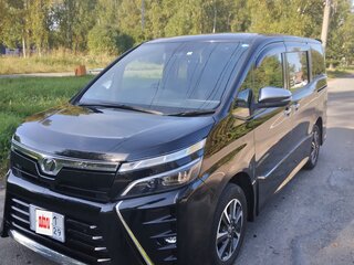 2020 Toyota Voxy III (R80) Рестайлинг, чёрный, 2680000 рублей, вид 4