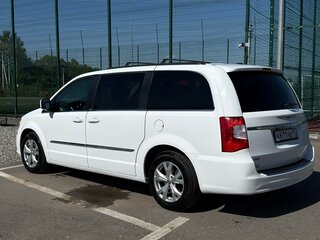 2013 Chrysler Town & Country V Рестайлинг, белый, 1950000 рублей, вид 4